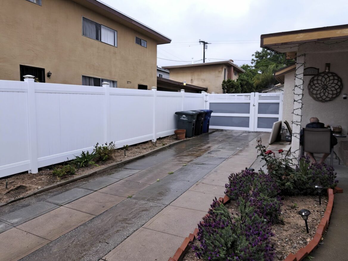 Vinyl Fence Gates In LA - PVC Fences And Gates - Pro Vinyl Fencing